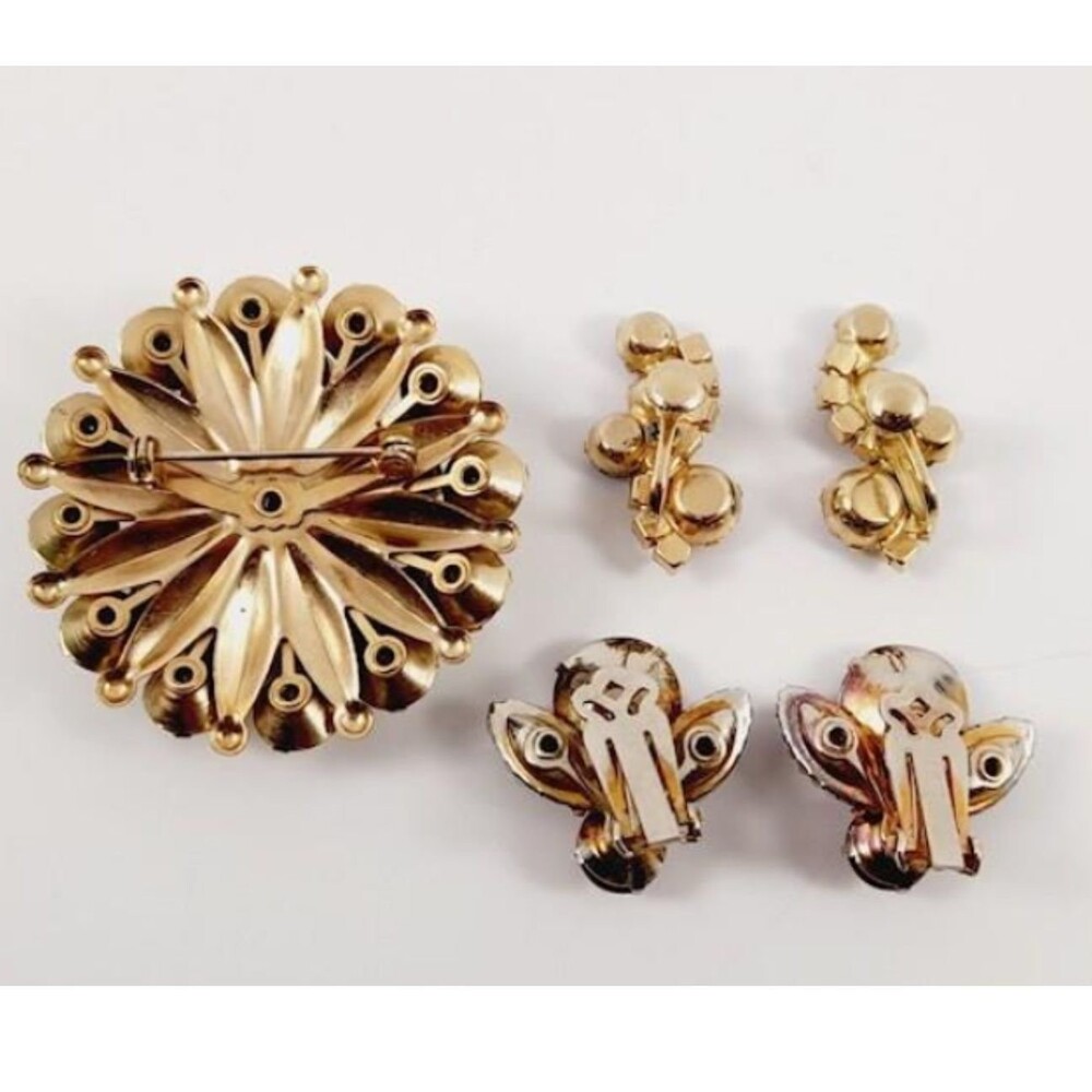 Vintage Mid-Century Rhinestone Brooch & 2 Pairs of Clip-Screw Earrings - Picture 6 of 6